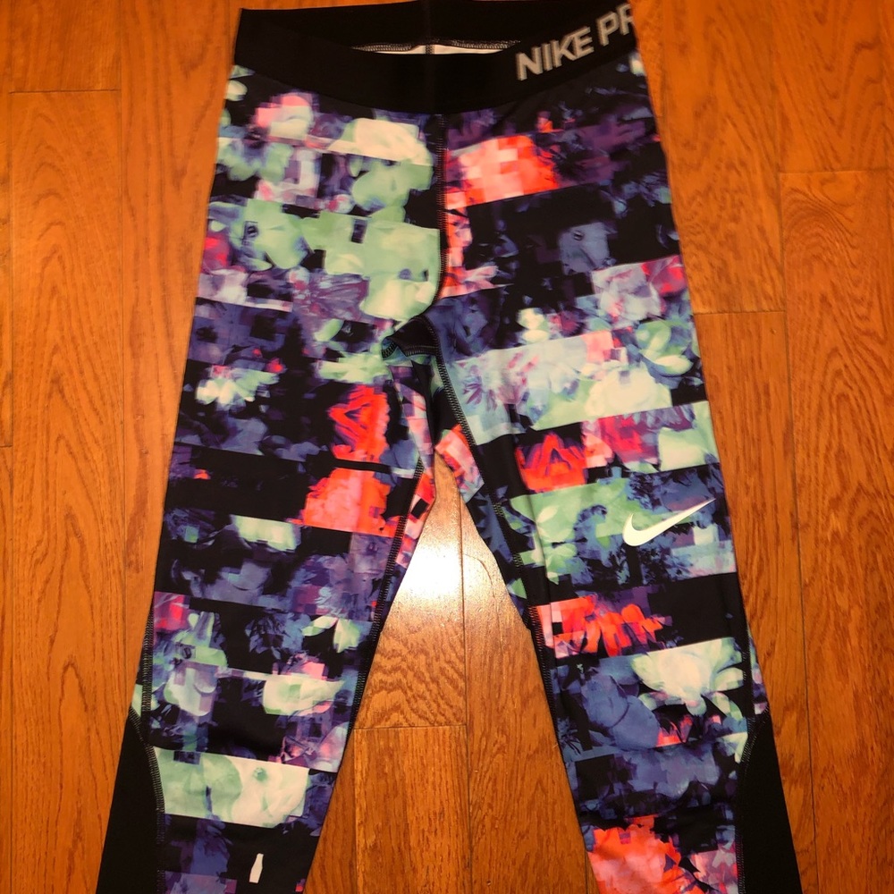 Nike Pro capris. Size Xsmall